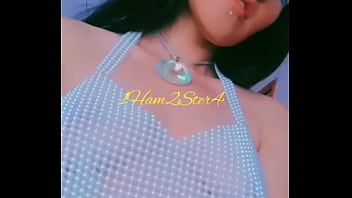 Ella en su habitación