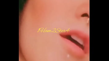 Ella en su habitación