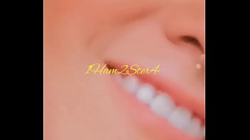 Ella en su habitación