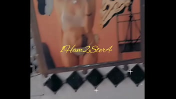 Ella en su habitación