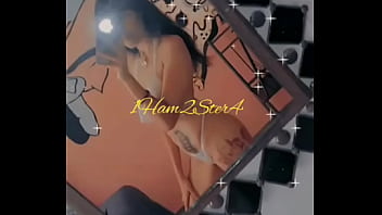 Ella en su habitación