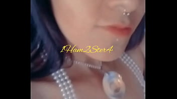 Ella en su habitación