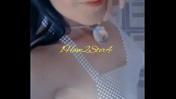 Ella en su habitación