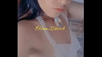 Ella en su habitación