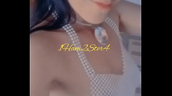 Ella en su habitación