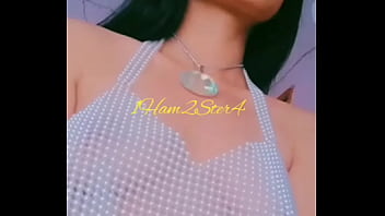 Ella en su habitación