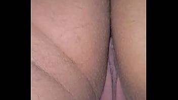 Quero sua rola dentro da minha xota macia