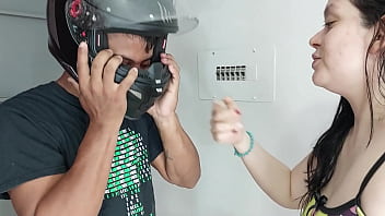 The delivery man deserves a good blowjob