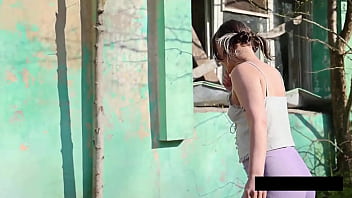 Violet in lilac pissing