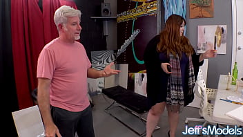 Cute chubby painter chelsea dagger seduces her hung model
