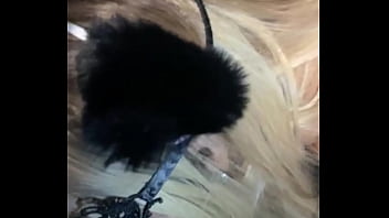 Rubia sumisa me la cogo sin condón