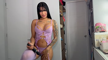 Mi amiga me pone cachonda y me anima a masturbarme may hernandez