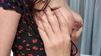 Milf let pizza delivery guy suck her nipples instead of a tip