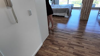 Milf let pizza delivery guy suck her nipples instead of a tip