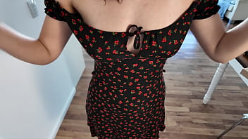 Milf let pizza delivery guy suck her nipples instead of a tip