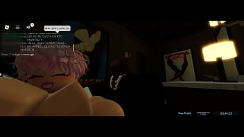 Vampiro se folla culona pelirosada