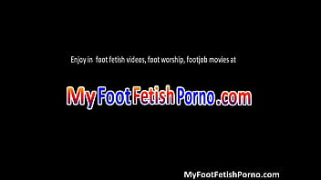 Sexy brunette hoe gets her cute feet