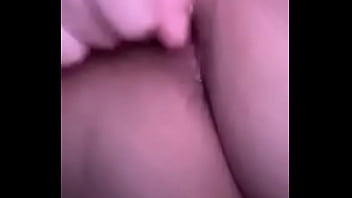 Ha falta de una buena verga toca darle placer ella misma