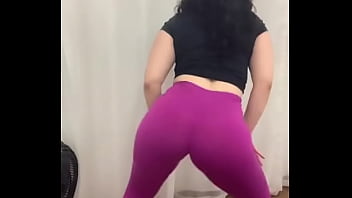 Safada dançando funk com calça de acadêmia Safada dançando funk com calça de acadêmia