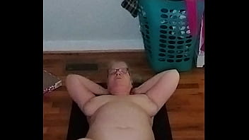 Sexy cougar exercises naked