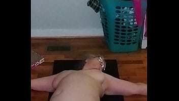 Sexy cougar exercises naked