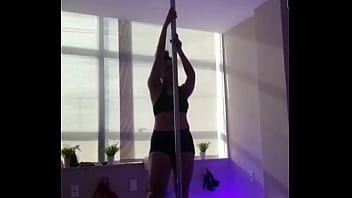 Pequeno aquecimentos antes do sexo gosto de alongar bem antes da transa