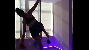 Pequeno aquecimentos antes do sexo gosto de alongar bem antes da transa