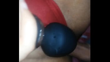 Que rico lo mama esa zorra y luego se pone en cuatro para que la follen