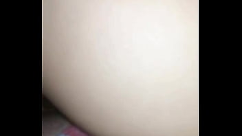 Que rico lo mama esa zorra y luego se pone en cuatro para que la follen