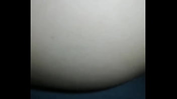 Que rico lo mama esa zorra y luego se pone en cuatro para que la follen