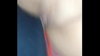 Que rico lo mama esa zorra y luego se pone en cuatro para que la follen