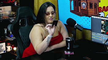 Bbw Mais Gostosa Do Brasil Colocou Seus Peitos Pra Fora No Podcast Balançou Bem Gostoso Pra Câmera Pri Melancia Pápum No Barraco thumbnail