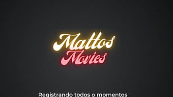 Colchão no chão e engole minha porra putinha por trás das cenas