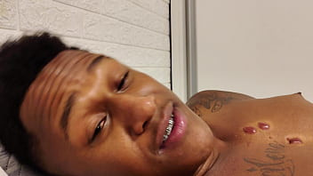 Jhon rick destruiu minha buceta apertada com seu pênis bbc com 26 polegadas creampie sem camisinha