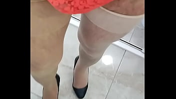 Riquísima Travesti Desnuda En Zapatillas Y Mis Pantimedias thumbnail