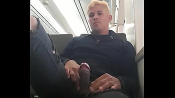 Lucho79x Mostrando Su Gran Polla En El Tranporte thumbnail