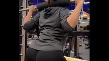 Quiero que me hagas temblar las piernas así como cada vez que hago sentadillas