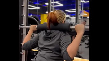 Quiero que me hagas temblar las piernas así como cada vez que hago sentadillas