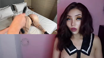 Masturbandome rico se coge a la madrastra por el culo