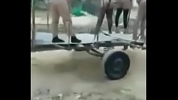 Olha o carro da puta na sua rua