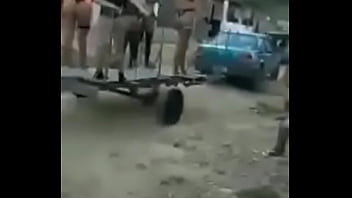 Olha o carro da puta na sua rua