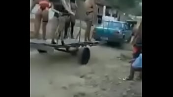 Olha o carro da puta na sua rua