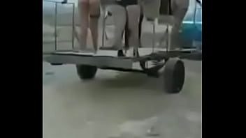 Olha o carro da puta na sua rua