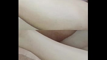 Buceta apertada do clitóris grande e os seios grandes naturais pulando enquanto meto e forte sexo missionário