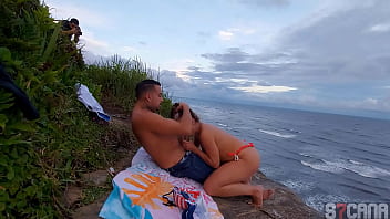 Casal e flagrado fazendo sexo na praia em sao paulo