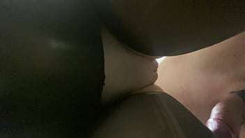 Рваная шлюха в рваных колготках дает раком