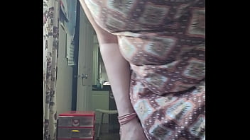 Vacuuminng while jiggling her tattas