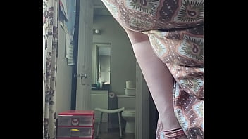 Vacuuminng while jiggling her tattas