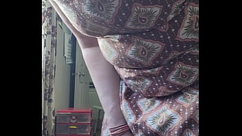 Vacuuminng while jiggling her tattas