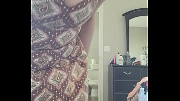 Vacuuminng while jiggling her tattas